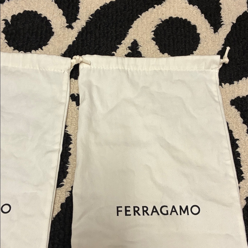 2 Ferragamo dust bags - Picture 6 of 7